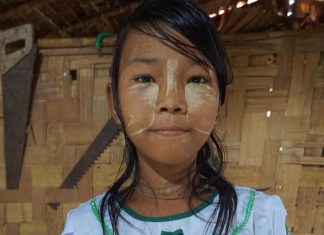 ミャンマーのスラムでも塾で勉強は当たり前?