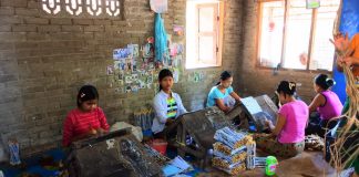 ミャンマーの葉巻工房