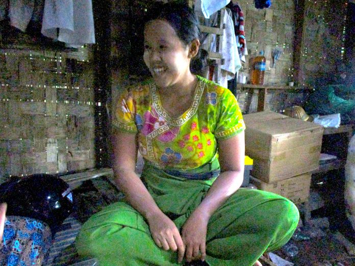 ミャンマー人女性